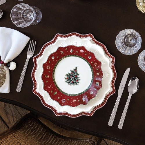 1485852640-talerz-deserowy-sniadaniowy-czerwony-swieta-toys-delight-villeroy-boch-1
