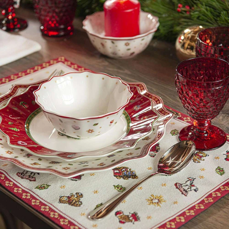 14858526401485852640-talerz-deserowy-sniadaniowy-czerwony-swieta-toys-delight-villeroy-boch-2