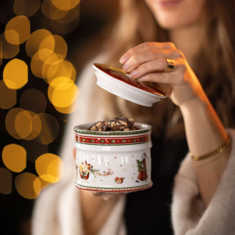 1486124520-pojemnik-maly-na-ciastka-winter-bakery-delight-villeroy-boch-3