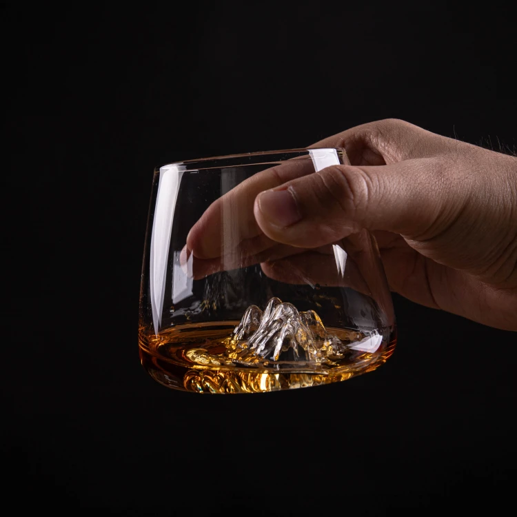zestaw-2-szklanek-do-whisky-350ml-tre-cime-topographic-alaskan-maker