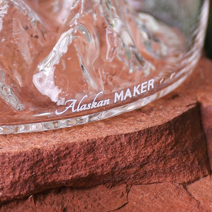mont-blanc-karafka-do-whisky-z-drewnianym-korkiem-1000ml-topographic-alaskan-maker-4