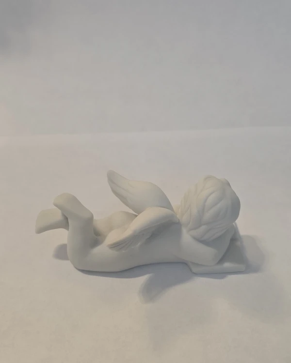 porcelanowy-aniol-lezacy-na-ksiazce-maly-rosenthal-3