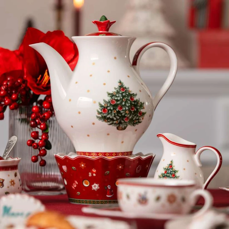 1485850070-dzbanek-porcelanowy-do-kawy-z-choinka-toys-delight-villeroy-boch-2