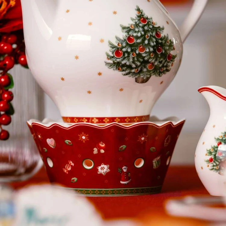 1485850070-dzbanek-porcelanowy-do-kawy-z-choinka-toys-delight-villeroy-boch-3