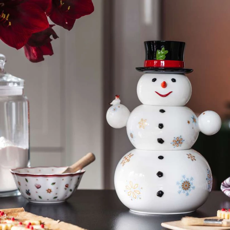 1486024501-zestaw-trzech-porcelanowych-pojemnikow-na-ciasteczka-w-ksztalcie-balwana-christmas-toys-villeroy-boch-4