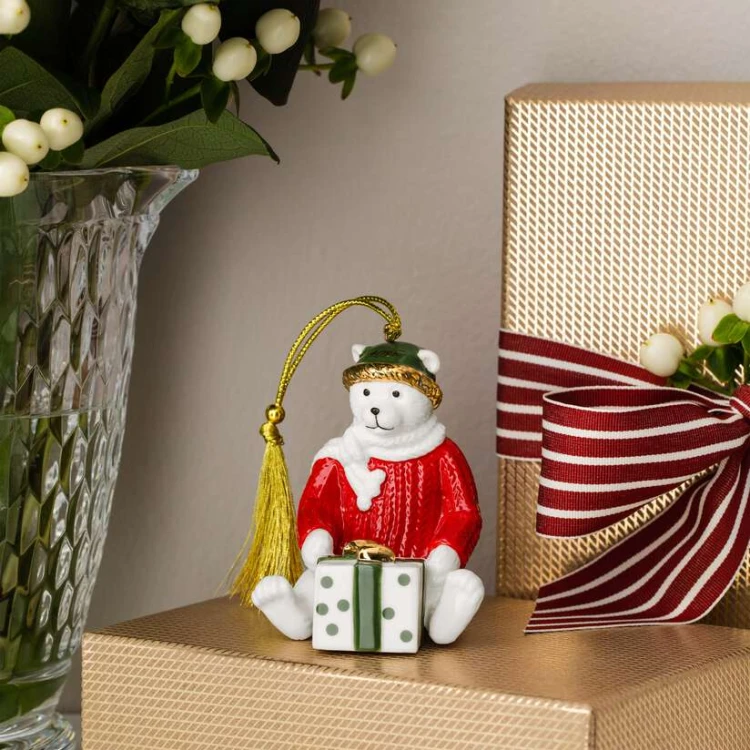 1486754362-zawieszka-mis-z-prezentem-2026-christmas-classics-villeroy-boch-2