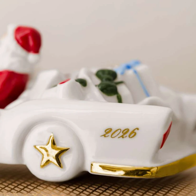 1486754366-zawieszka-samochod-z-mikolajem-2026-christmas-classics-villeroy-boch-2